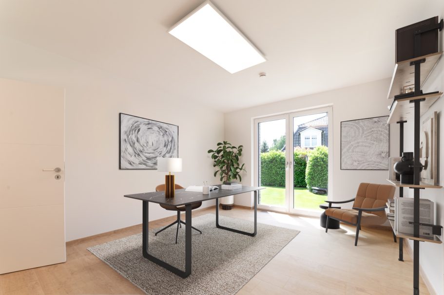 Modernes Büro mit Schreibtisch, Stuhl und Zugang zum Garten durch große Fenster.